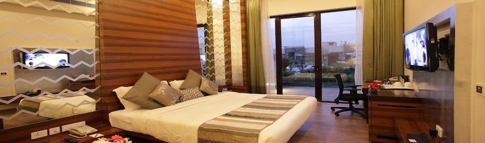 ניו דלהי Oodles Hotel מראה חיצוני תמונה