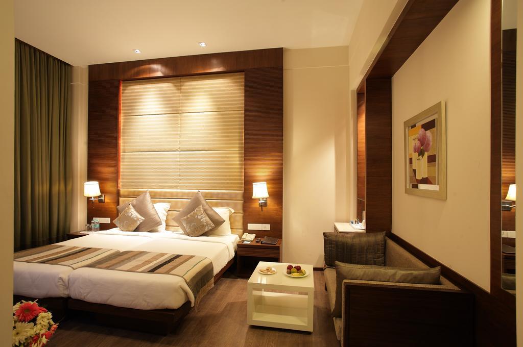 ניו דלהי Oodles Hotel מראה חיצוני תמונה